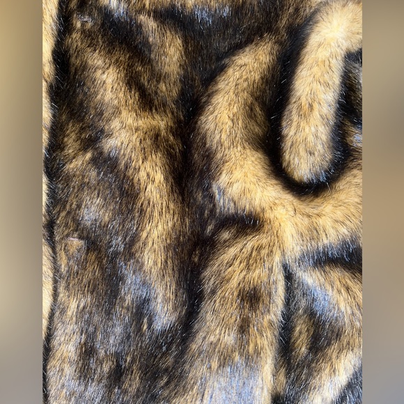 HOODED BROWN FAUX FUR COAT - Picture 6 of 6